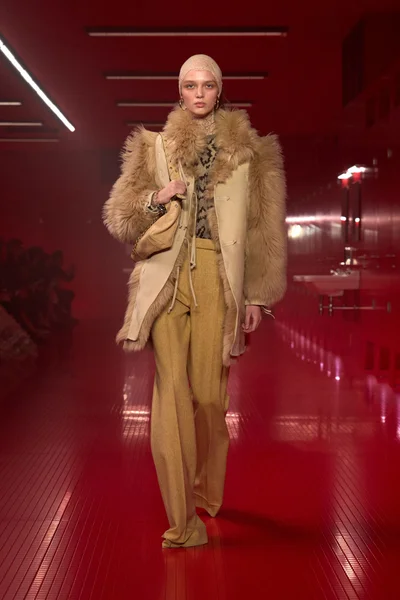 Look 54